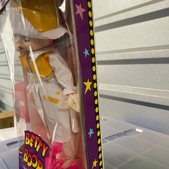 Vinyl M -Toy Betty Boop RainSlicker Doll c.1995 Discontinued Limited Edition NIB - Picture 8 of 9